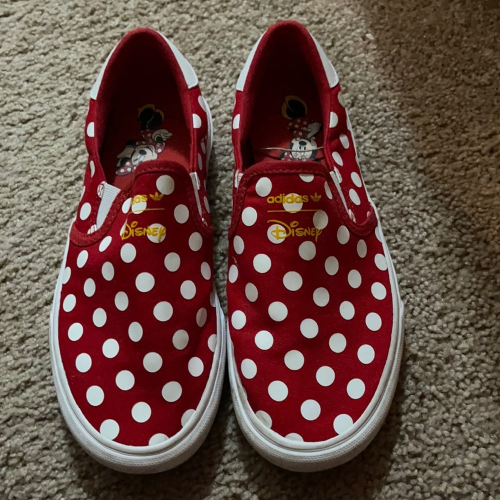 Polka dot Disney shoe